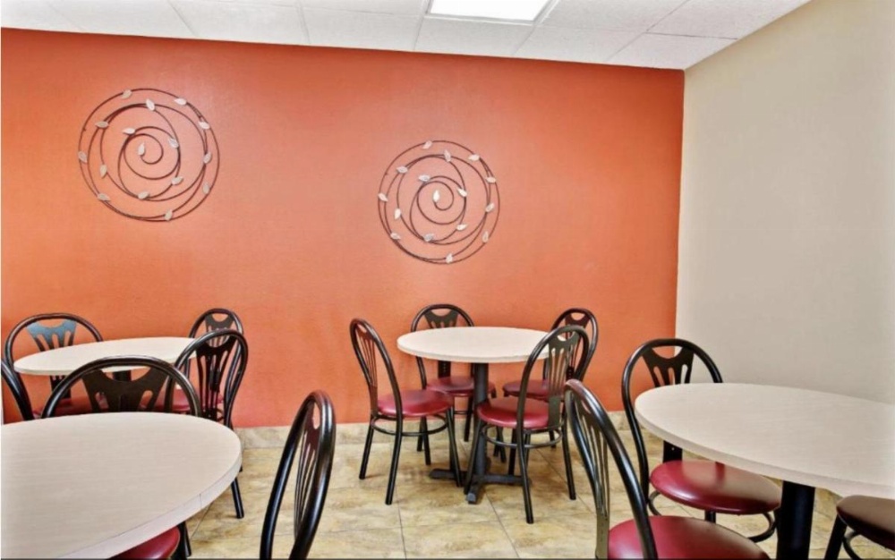Super 8 By Wyndham Kissimmee Maingate Orlando Area Image 11
