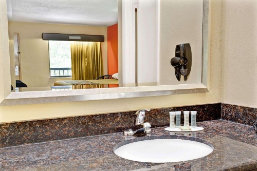 Super 8 By Wyndham Kissimmee Maingate Orlando Area image 18