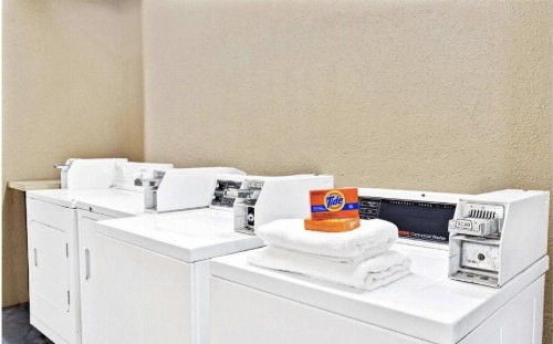 Super 8 By Wyndham Kissimmee Maingate Orlando Area image 7